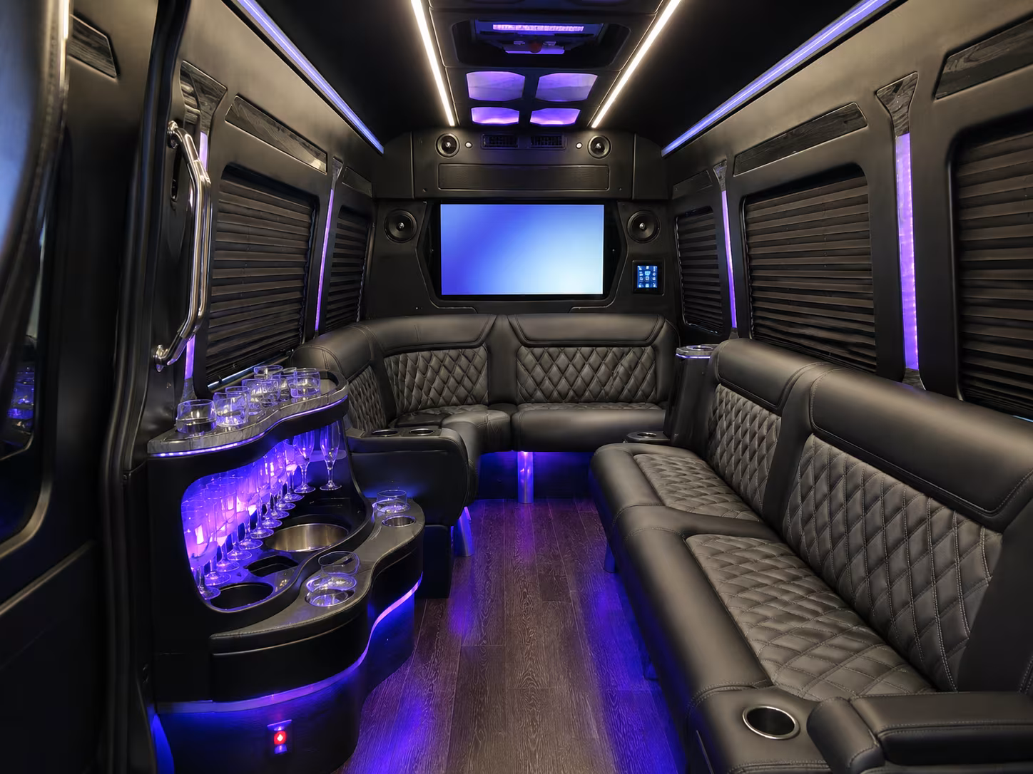 corporate event buses for thermal club and desert conference hotels